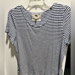 Super sweet and comfortable shirt. Cute sleeve.